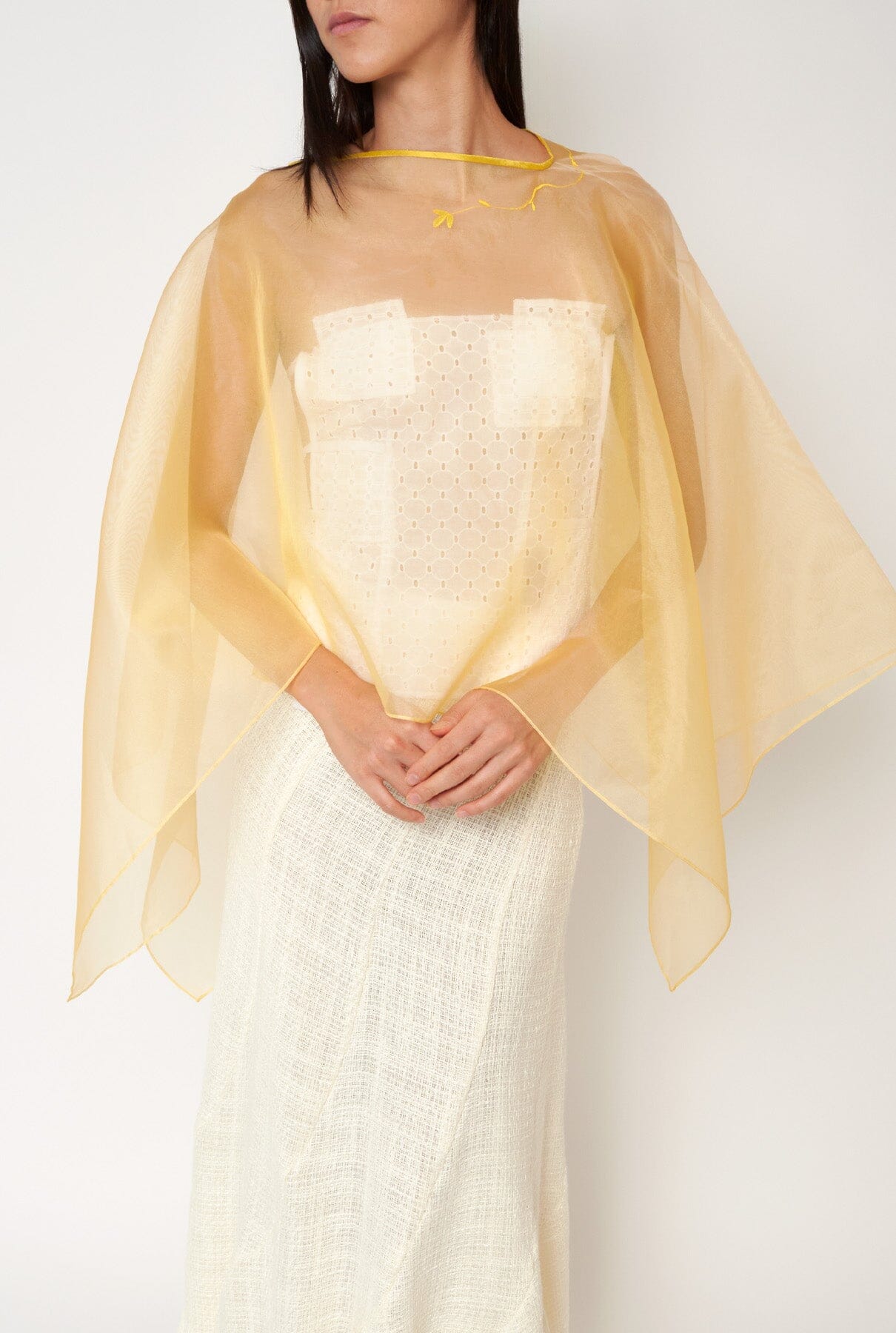 Capa amarilla organza
