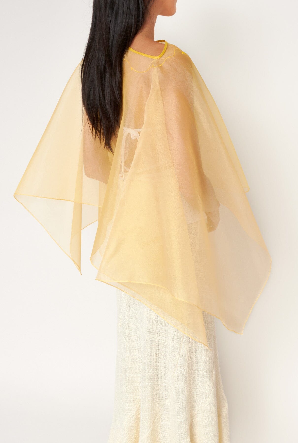 Capa amarilla organza