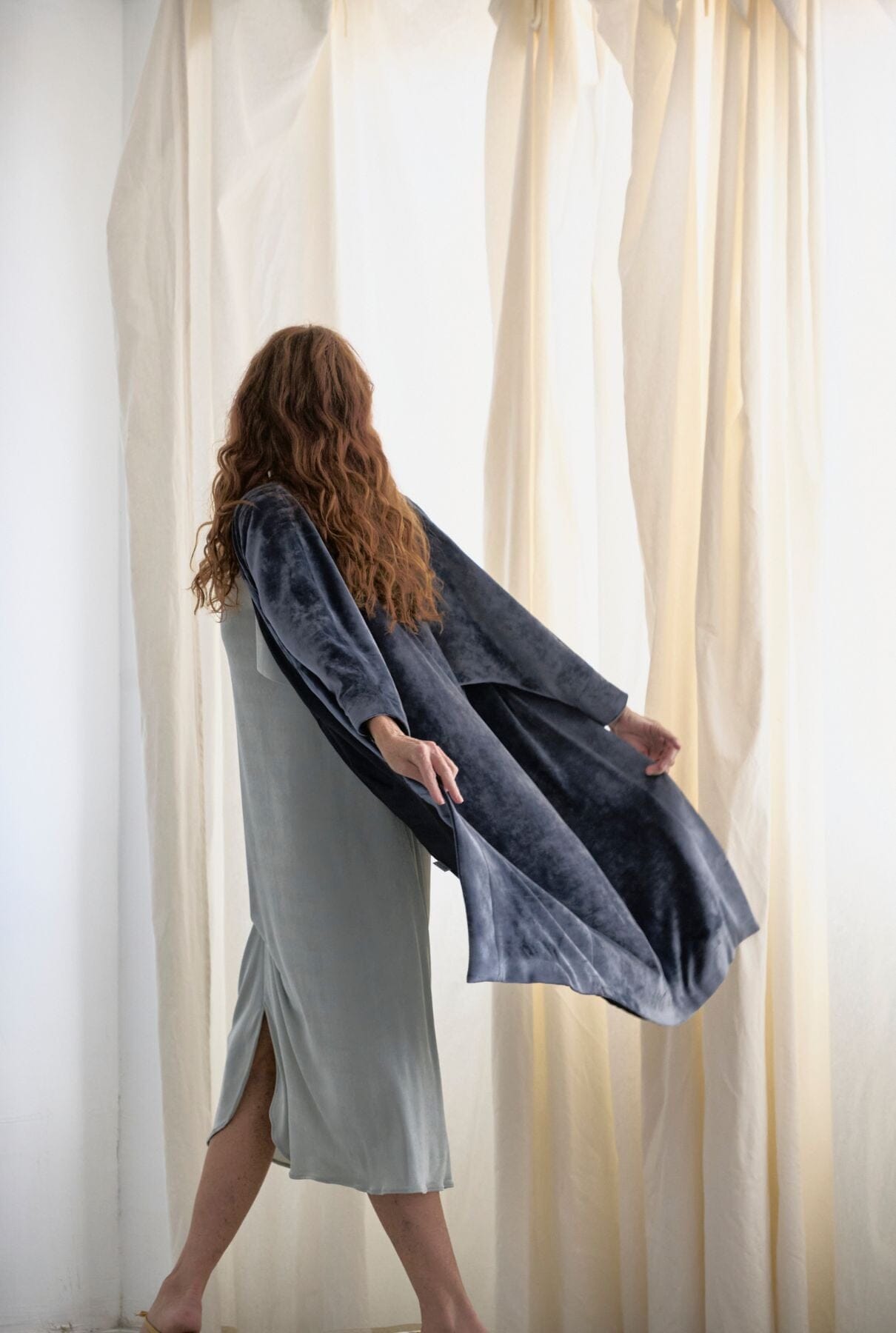 JOAN KIMONO TERCIOPELO AZUL GRIS