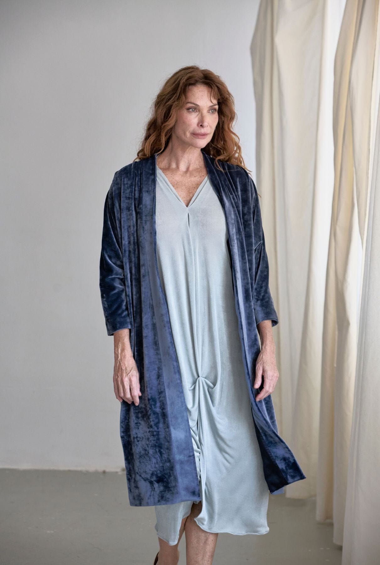 JOAN KIMONO TERCIOPELO AZUL GRIS